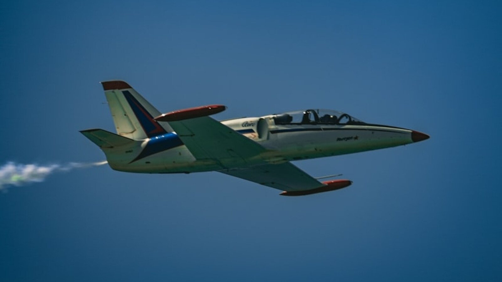 New Jersey: Small skydiving flight carrying 15 people goes off runway, at least 5 injured