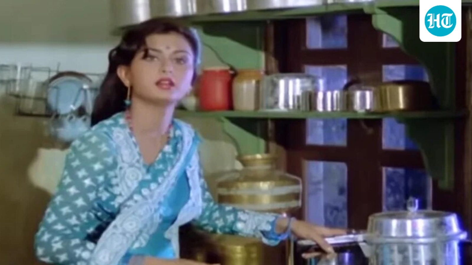 Asha Bhosle's leading ladies, Poonam Dhillon, Manisha Koirala pay tribute