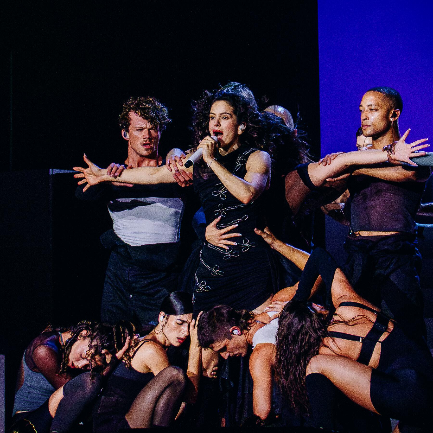 On the ‘Lux Tour’, Rosalía Shape Shifts Through Dance