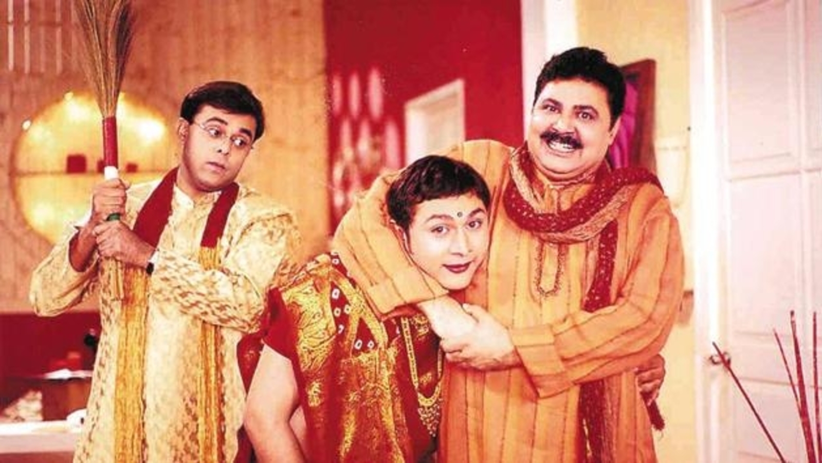 'Feels I have lost my father': Sarabhai vs Sarabhai's Rajesh Kumar inconsolable after Satish Shah's death