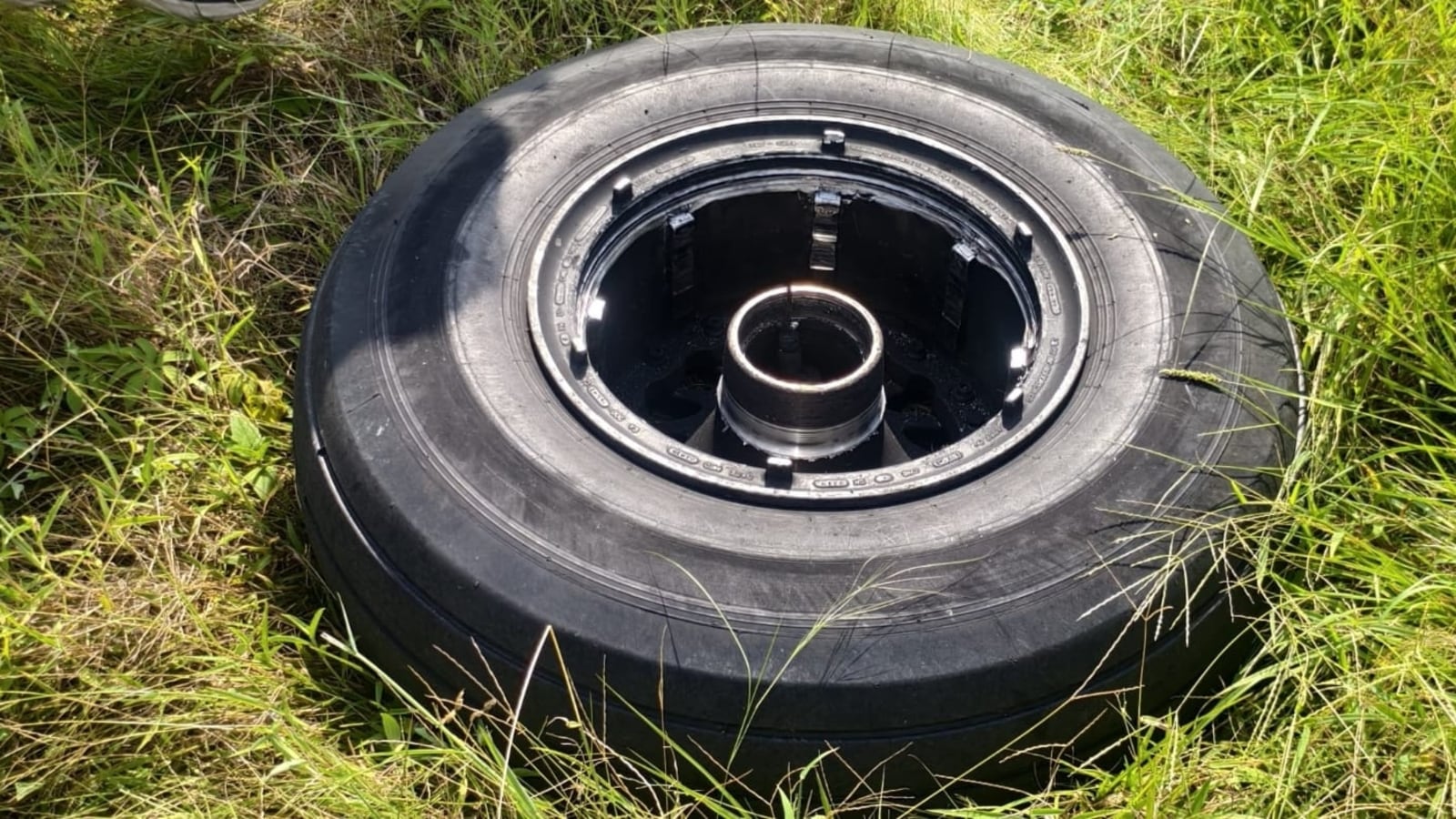 Full emergency at Mumbai airport as SpiceJet plane's wheel falls off during takeoff | On cam