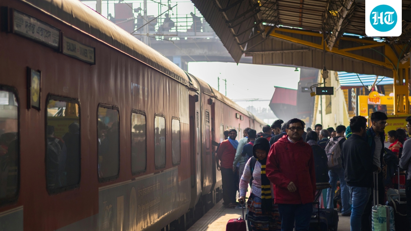 Fire breaks out in Thiruvananthapuram-Delhi Rajdhani Express in Madhya Pradesh, 68 evacuated