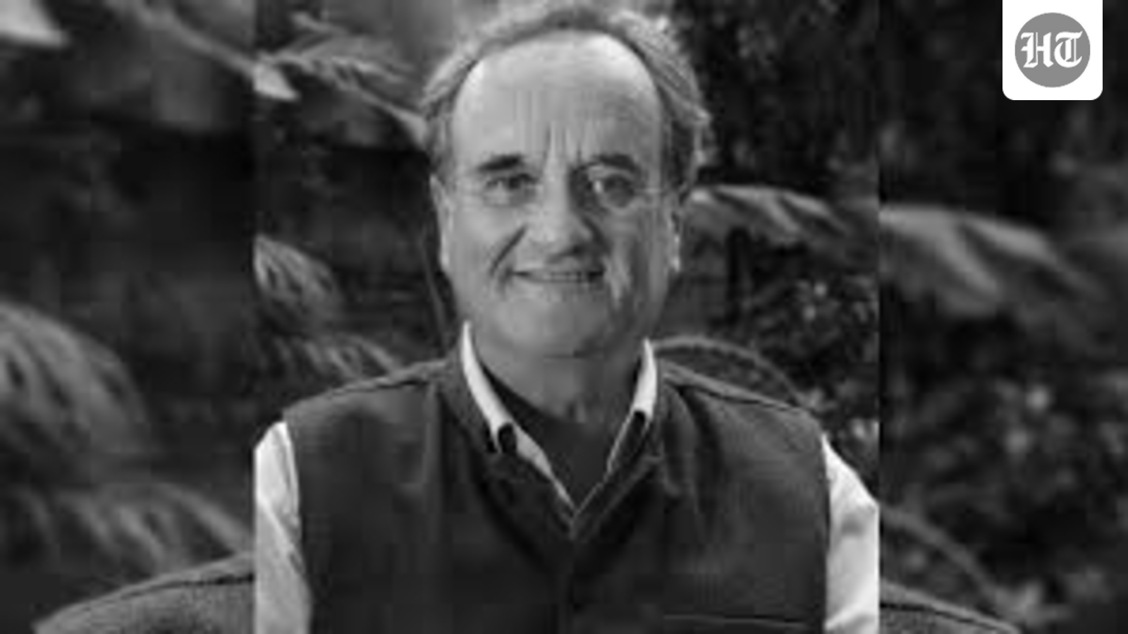 Mark Tully's baritone, prose beamed India's triumphs, tribulations to the world