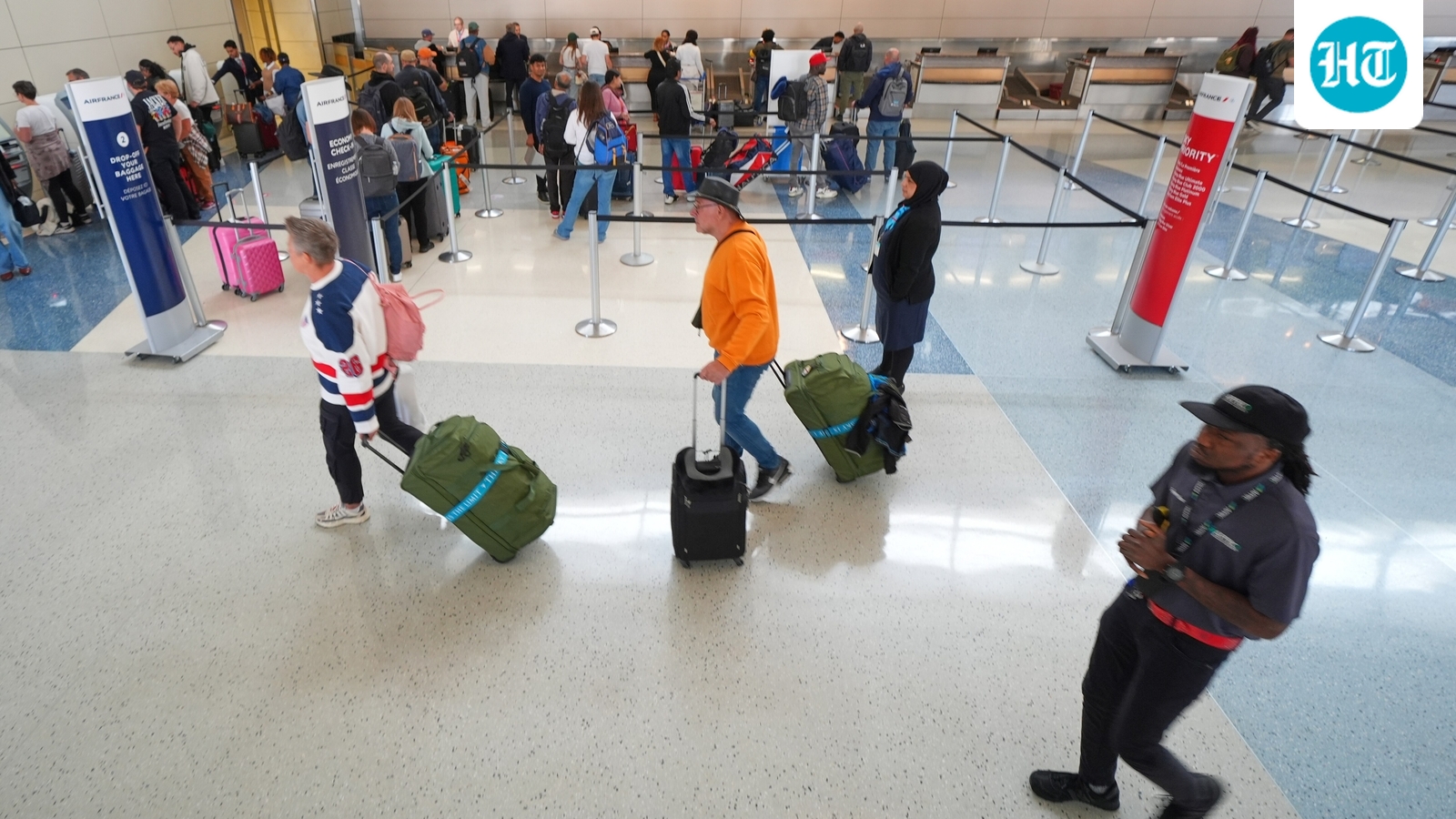 Over 1,200 flights cancelled as US shutdown disrupts holiday travel | Top points
