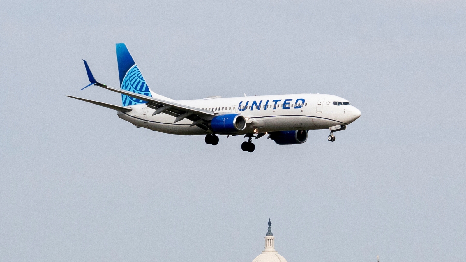 What happened at United Airlines flight from Chicago to New York? ‘Bomb scare’ leads to dramatic diversion