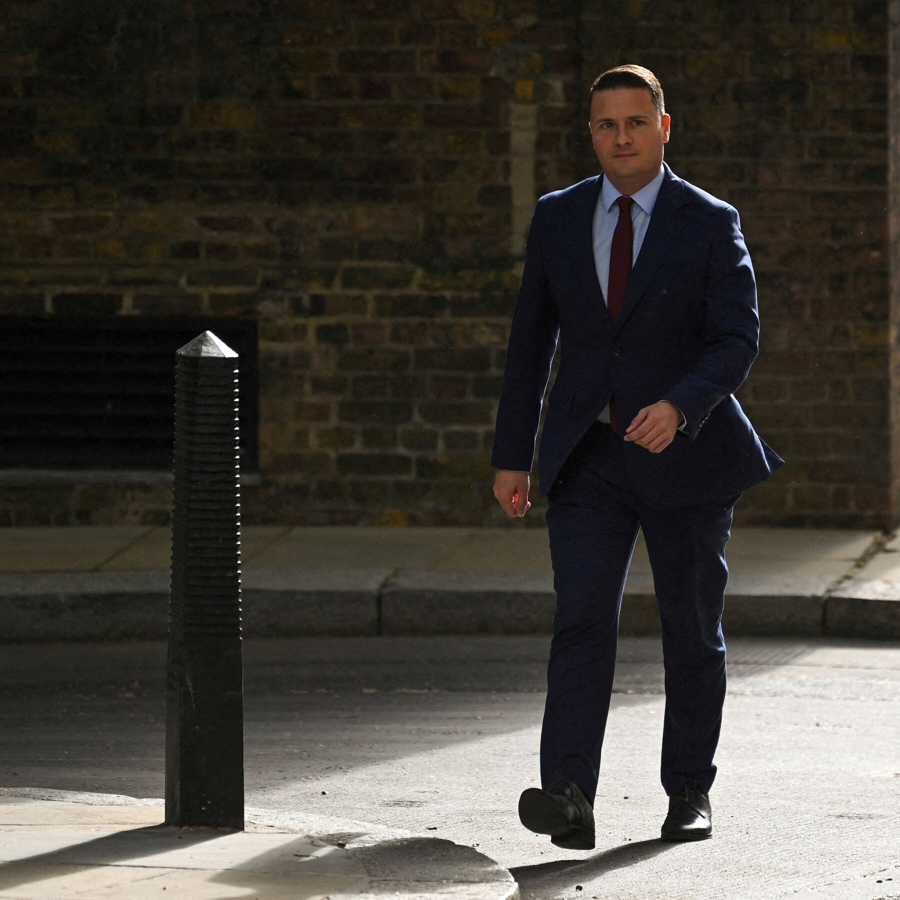 Wes Streeting Resigns, Setting Stage for Possible UK Leadership Challenge to Starmer