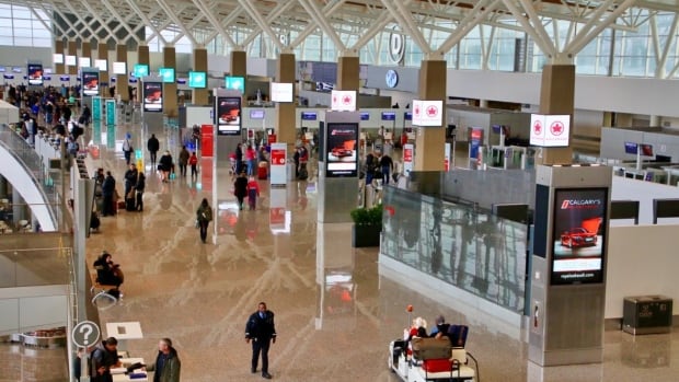 Canadian travellers, airlines, airports could be hit financially if pre-clearance into U.S. lost, says expert
